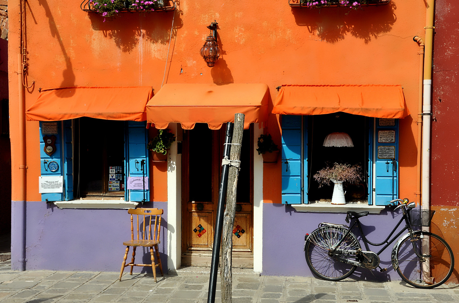 Островной квартал Бурано в Венеции, Италия – фотографии Италии