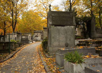 Кладбище Пер-Лашез (Pere Lachaise Cemetery), Париж, Франция – фотографии Франции