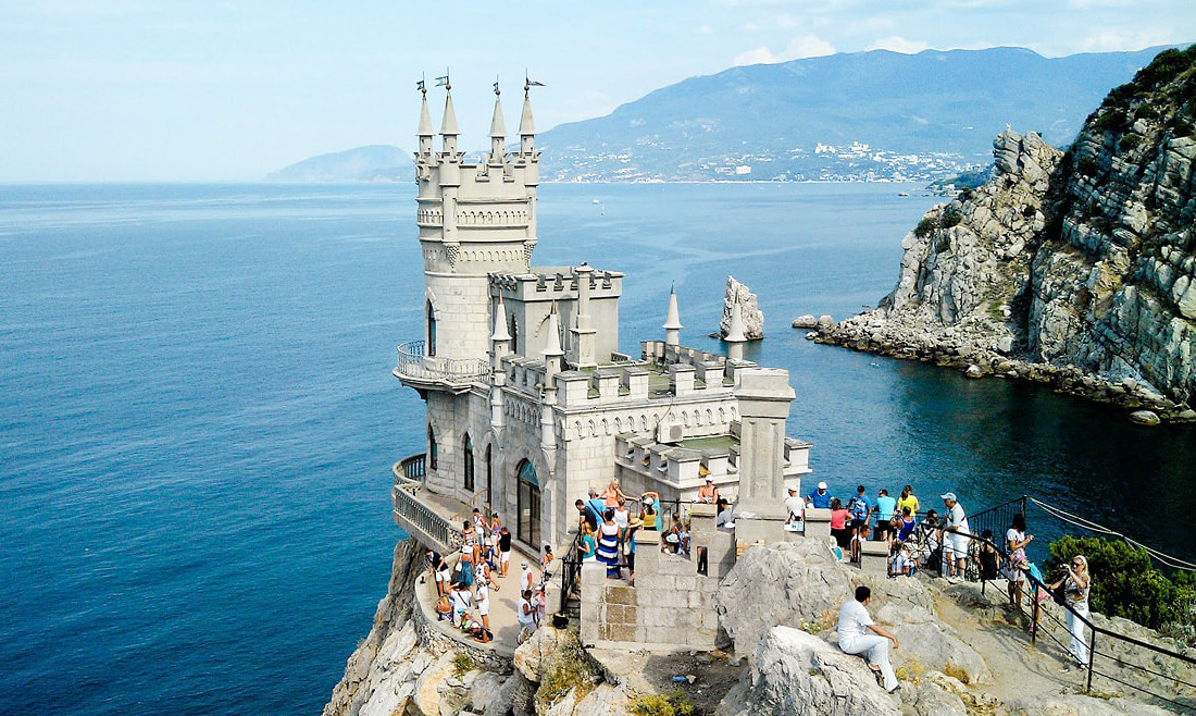 Ласточкино гнездо (Swallow's Nest) ) – это одна из ярчайших достопримечательностей Крыма – фотографии России