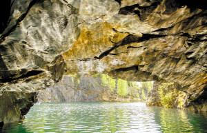 Рускеальские карьеры расположены в районе Карелии – фотографии России