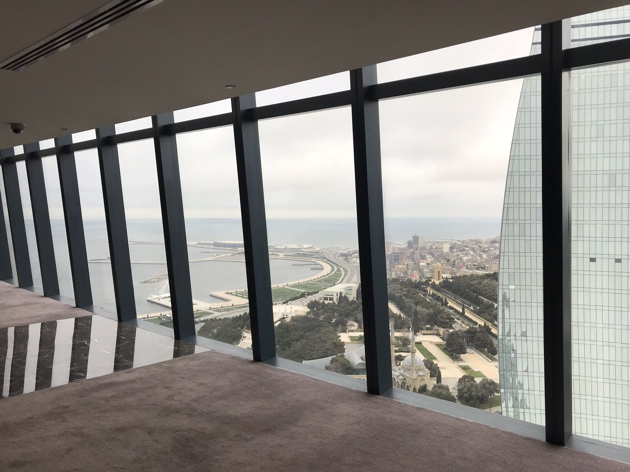 Вид из окон отеля Fairmont Baku, Пламенные башни – фотографии Азербайджана