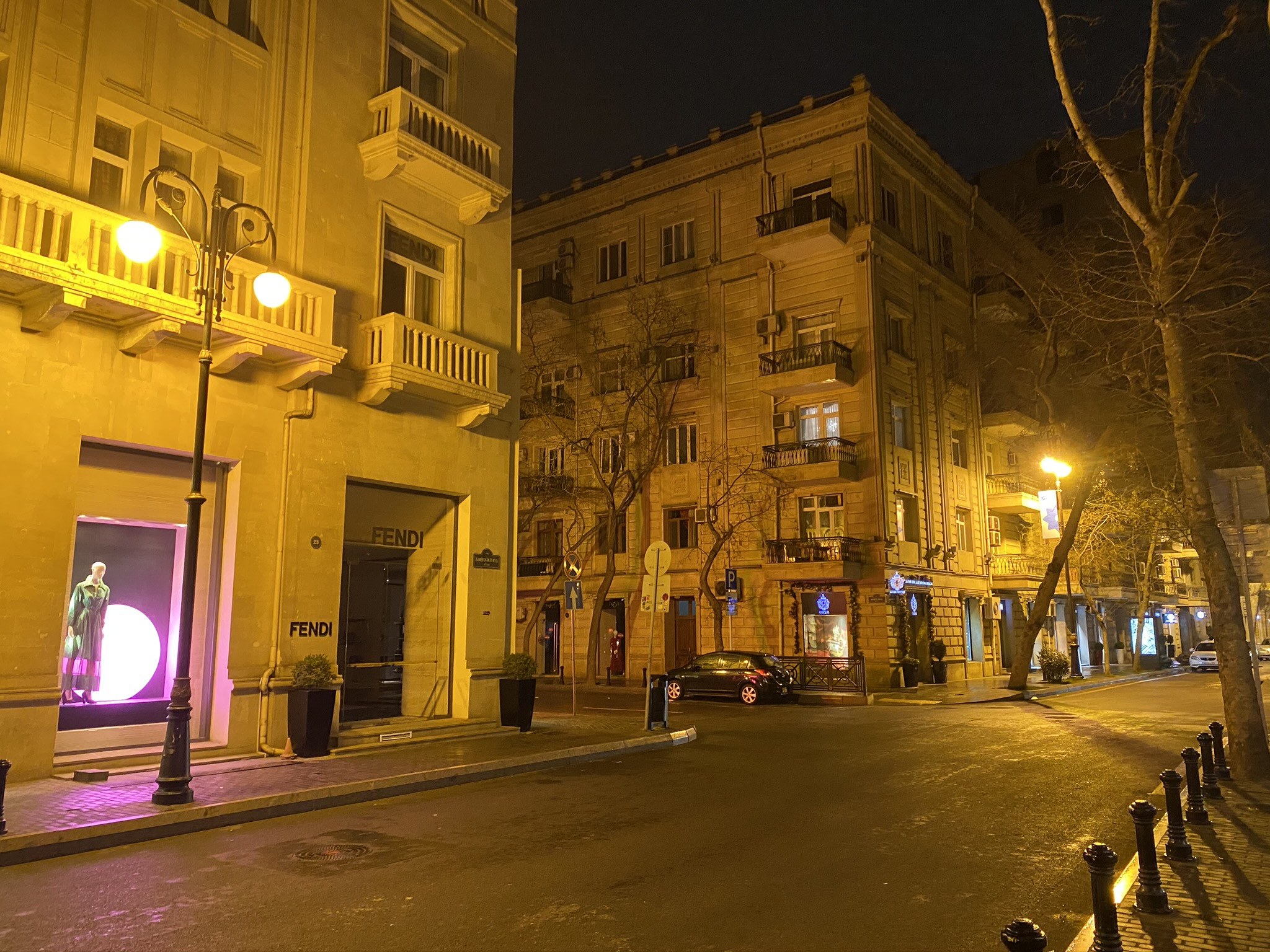 Ночной центр Баку в районе набережной – фотографии Азербайджана