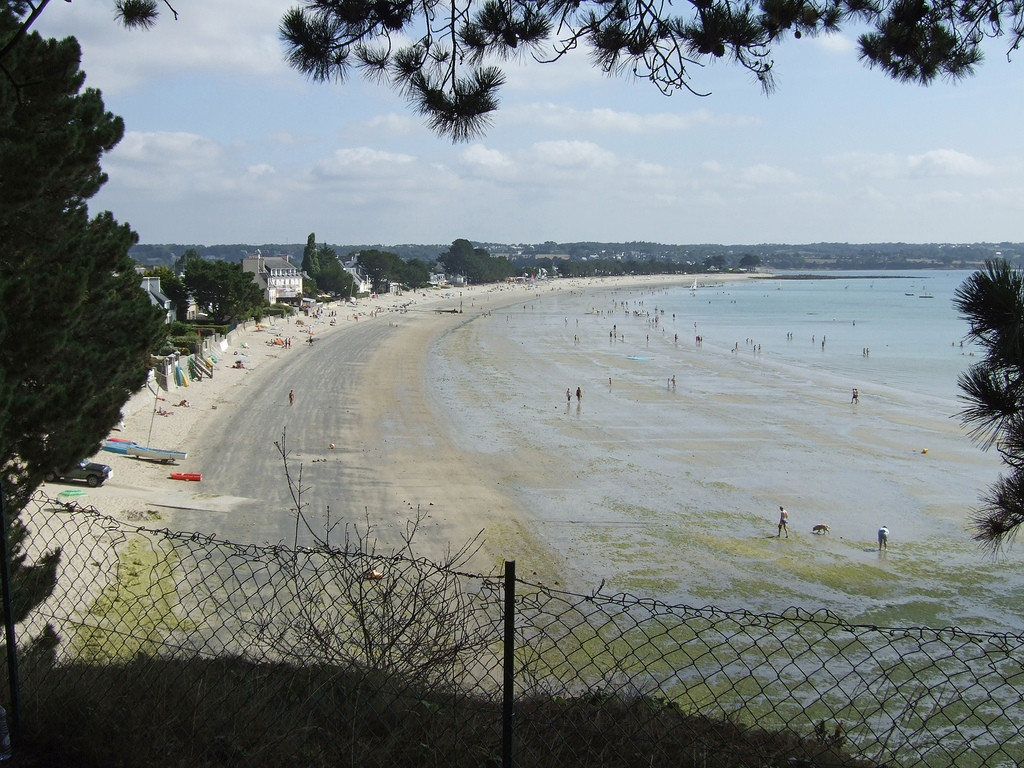 Пляж в Фуэнане, Франция – фотографии Франции