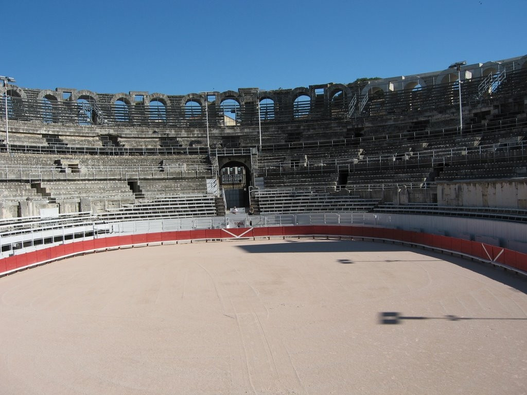 Стадион в Арль, Франция – фотографии Франции