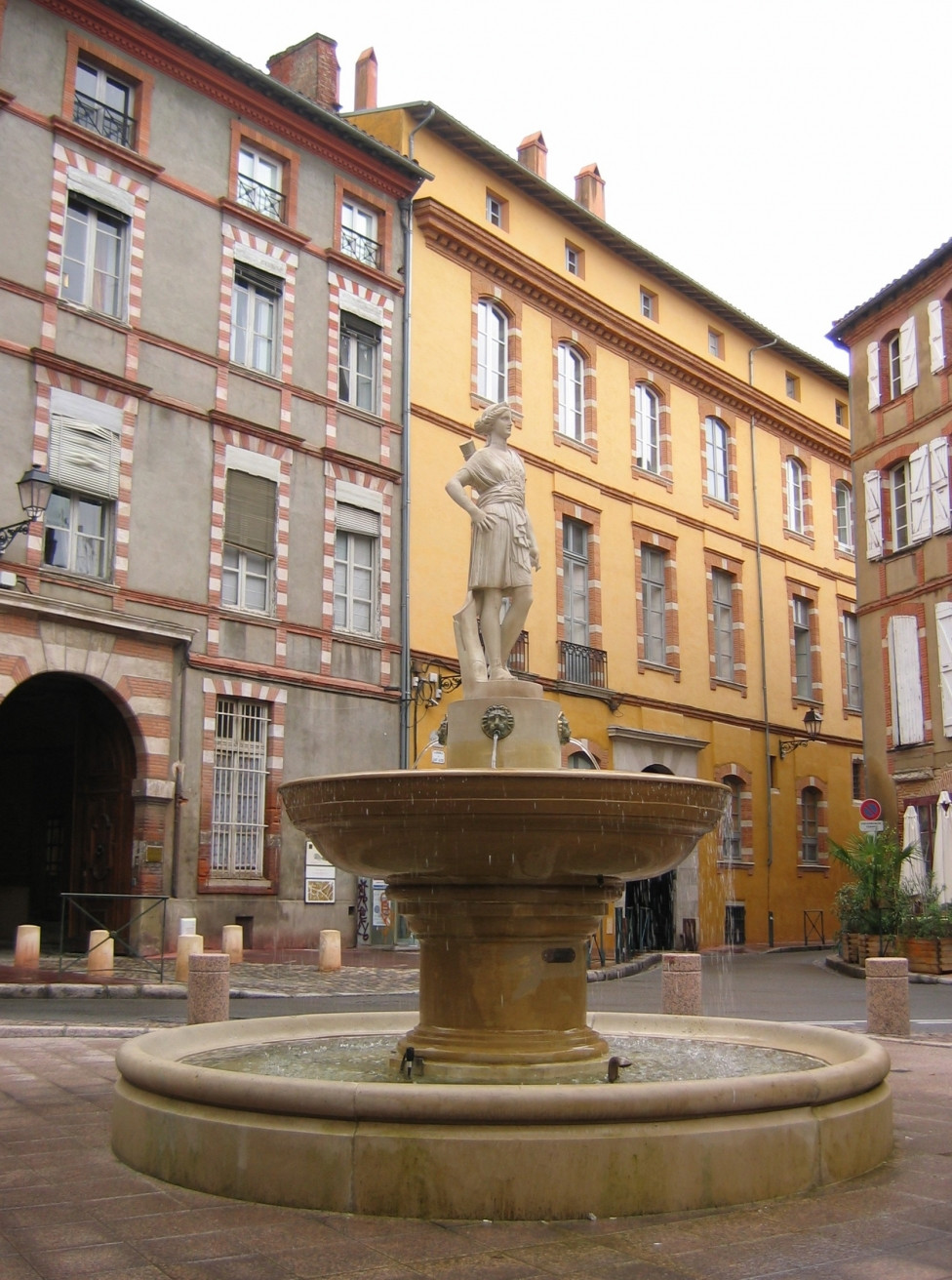 Фонтан в Тулузе, Франция – фотографии Франции