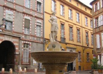 Фонтан в Тулузе, Франция – фотографии Франции