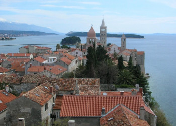 Крыши домов в Раб, Хорватия. Фото 12 – фотографии Хорватии