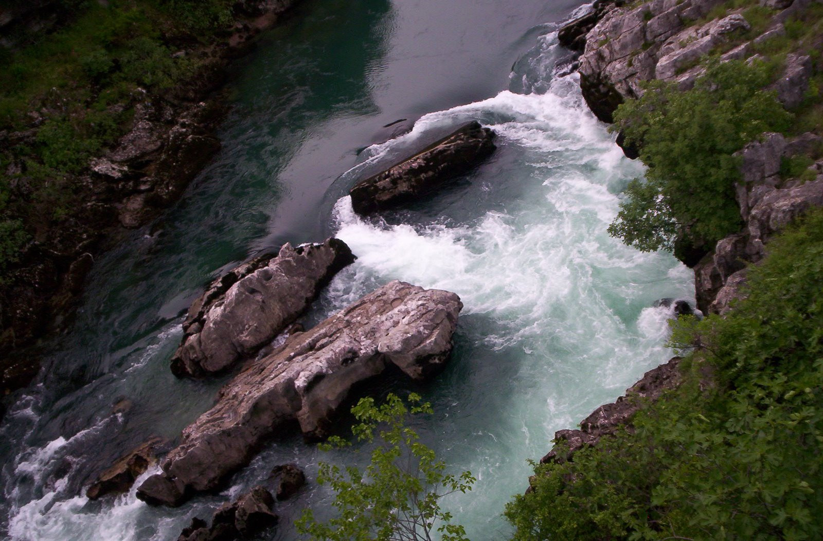 Река в Сутоморе, Черногория. Фото 1 – фотографии Черногории