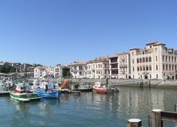 Яхты и катера в Сен-Жан-де- Люз, Франция – фотографии Франции