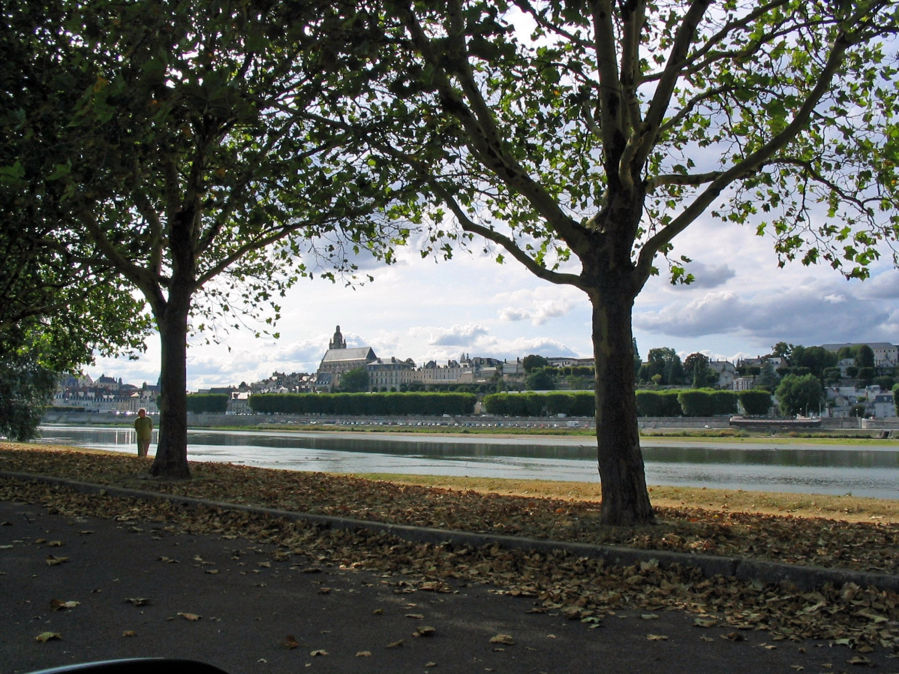 Набережная в Блуа, Франция. Фото 3 – фотографии Франции