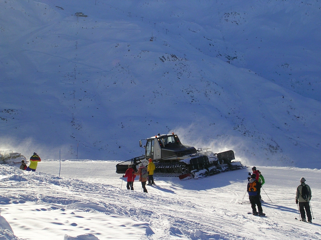 Лыжники в Ле-Менюире, Франция. Фото 1 – фотографии Франции