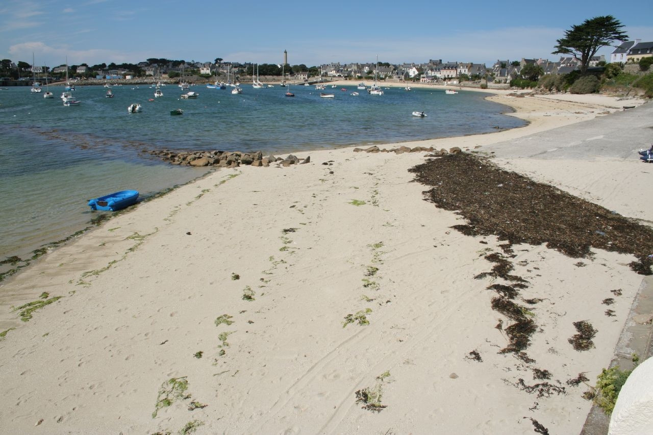 Пляж в Роскофе, Франция – фотографии Франции