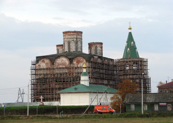 Спасо-Преображенский собор в Холмогорах на реконструкции – фотографии России
