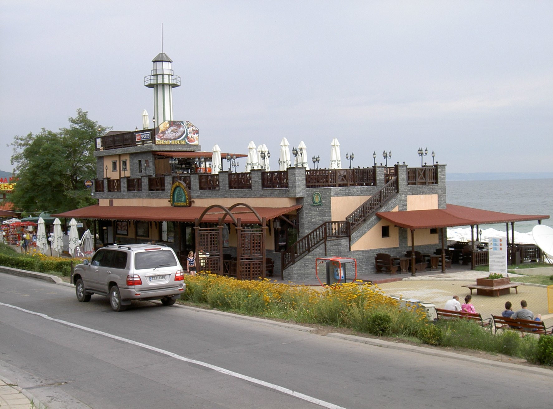 Ресторан на набережной в Золотые пески, Болгария – фотографии Болгарии