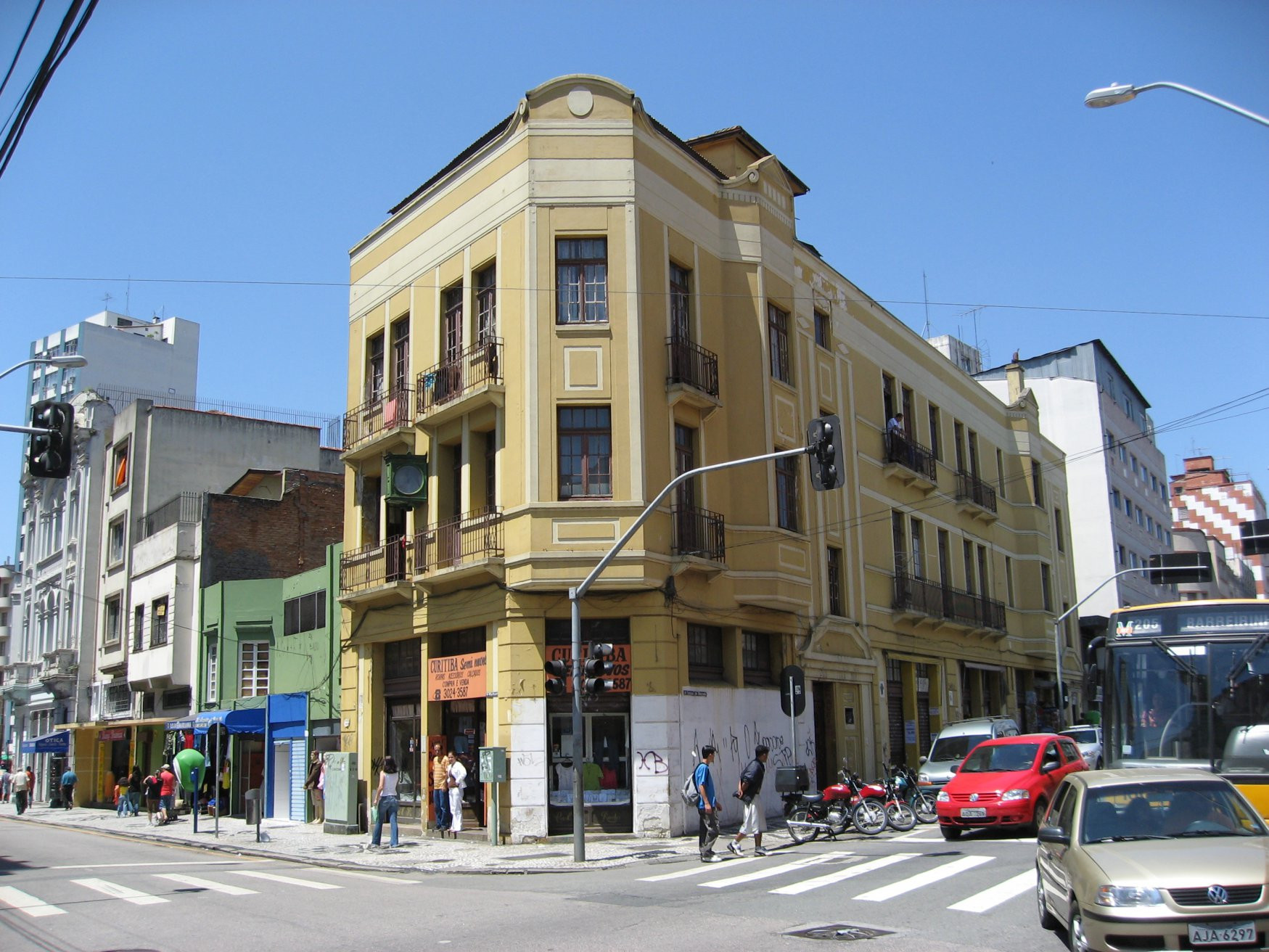 Улица в Куритиба, Бразилия. Фото 9 – фотографии Бразилии