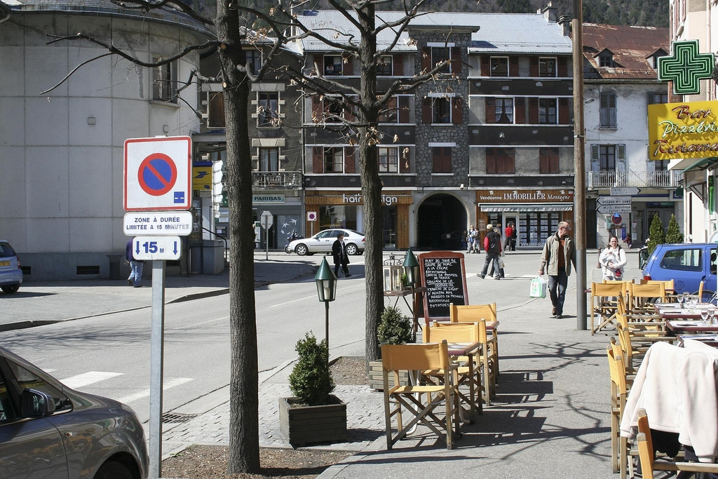 Улица в Серр-Шевалье, Франция. Фото 1 – фотографии Франции