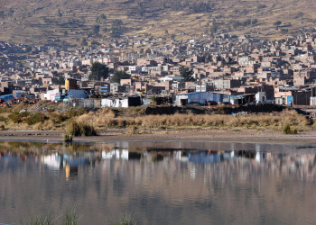 Пуно (Puno) – небольшой город на западном берегу озера Титикака – фотографии Перу