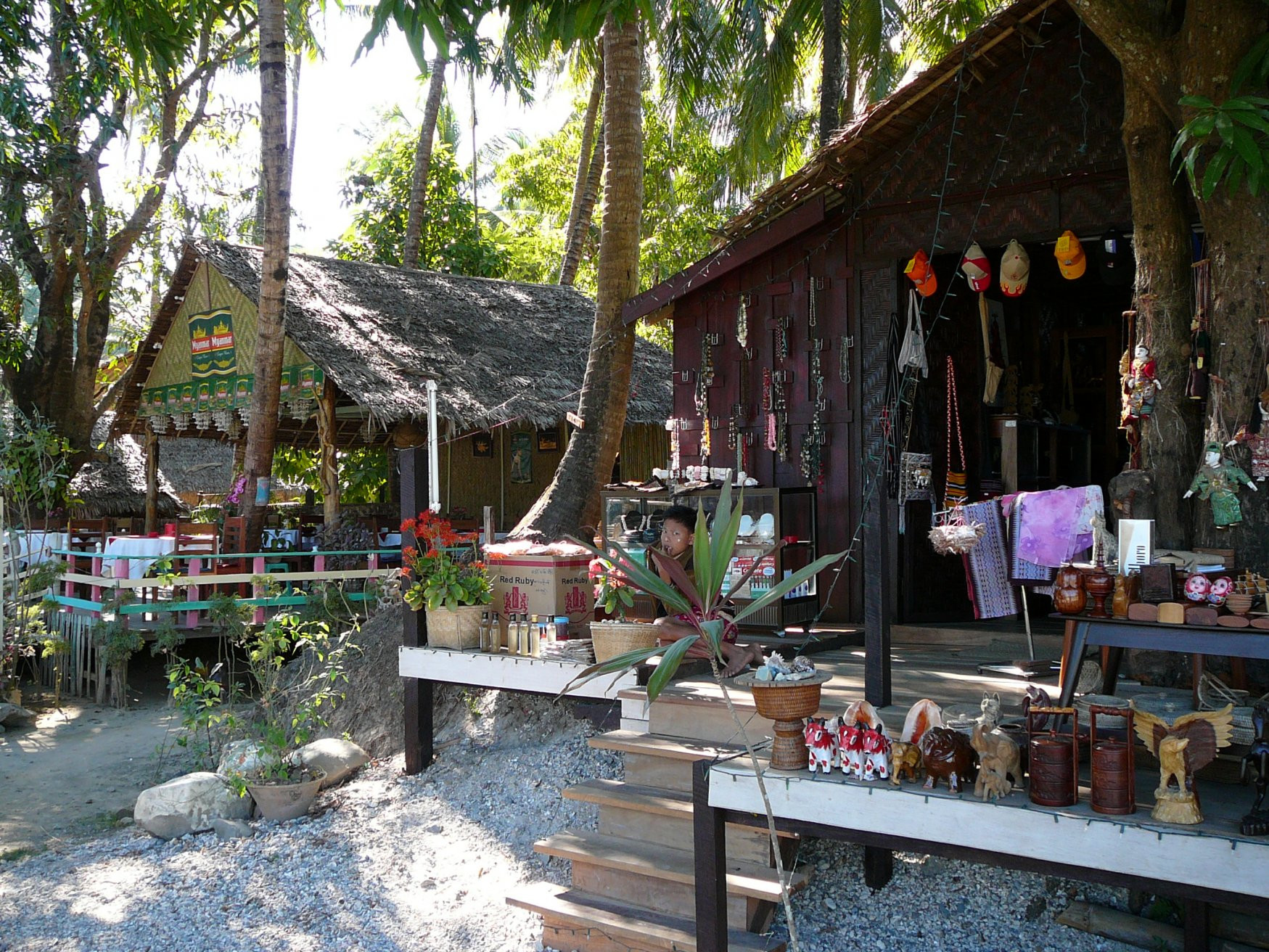 Торговая лавка в Нгапали-Бич, Мьянма – фотографии Мьянмы