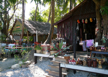 Торговая лавка в Нгапали-Бич, Мьянма – фотографии Мьянмы