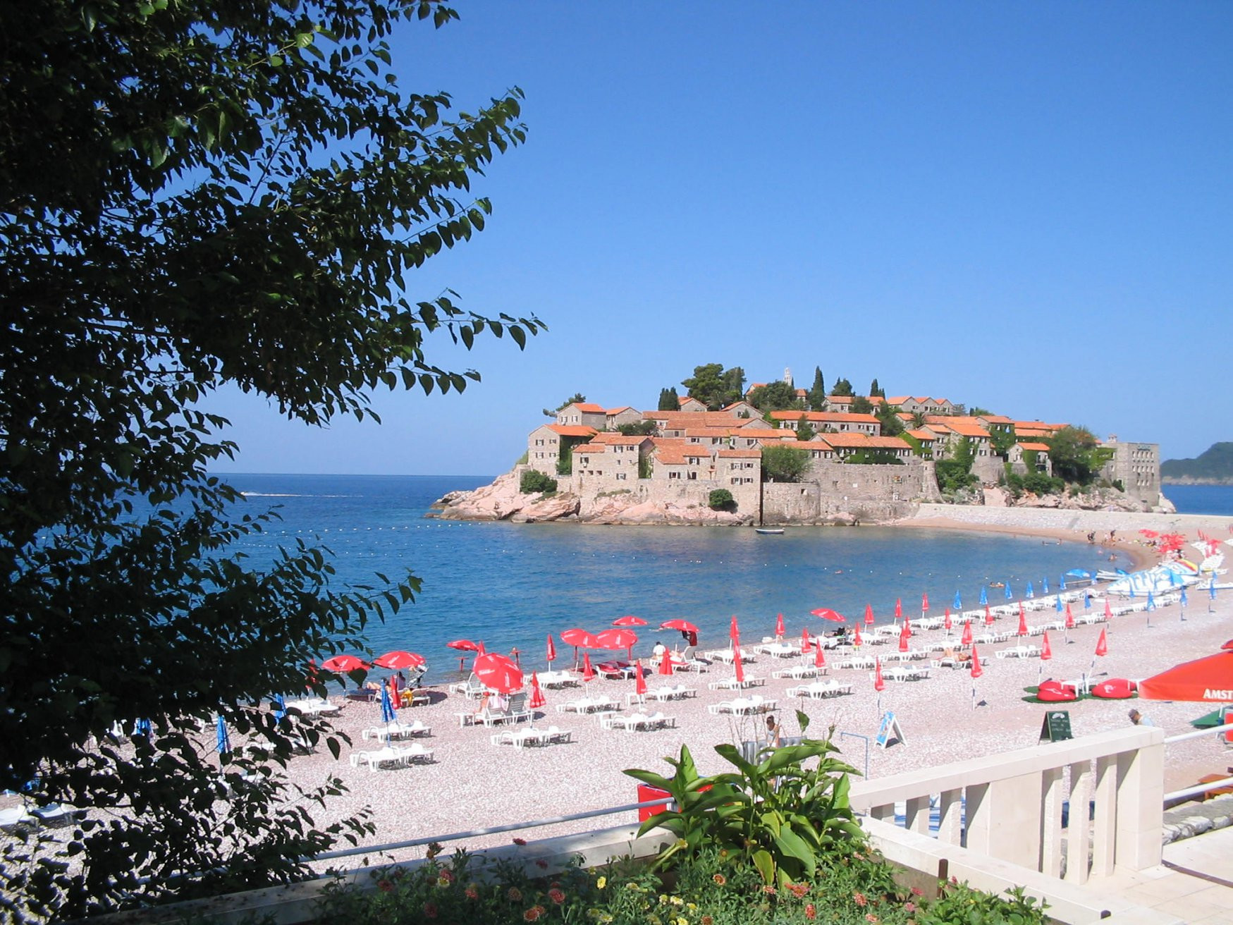 Пляж в Святой Стефан, Черногория. Фото 20 – фотографии Черногории