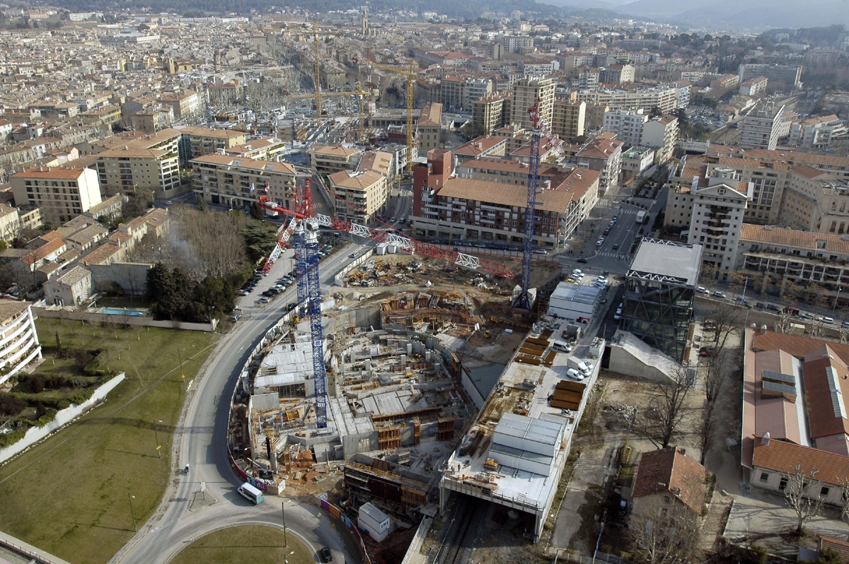Панорамный вид в Экс-ан-Прованс, Франция – фотографии Франции