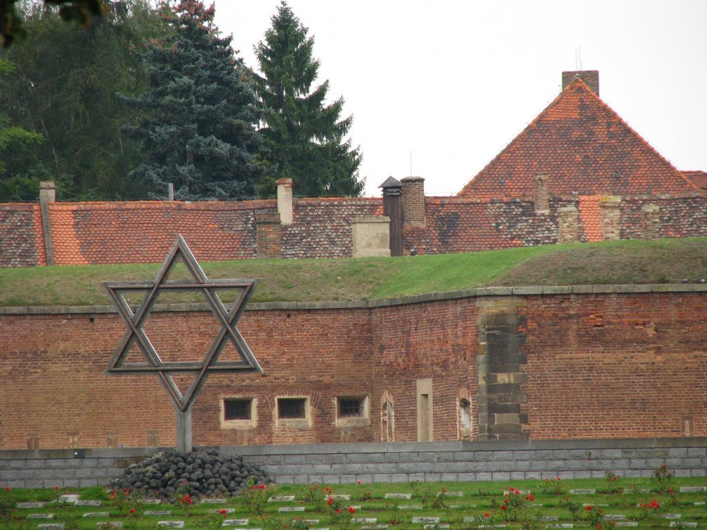 Концлагерь нацистов Терезиенштадт в Терезине, Чехия – фотографии Чехии