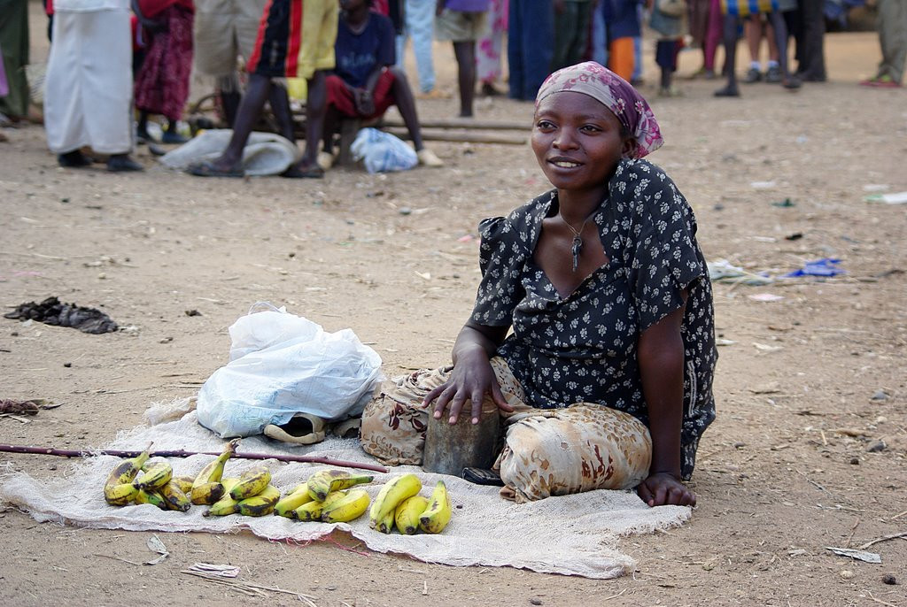 Продавец бананов – фотографии Эфиопии
