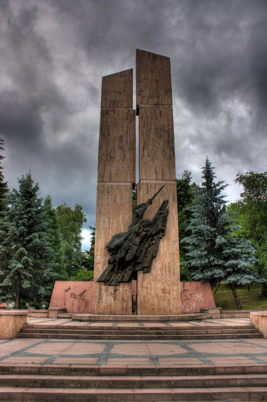 Памятник в Велинграде, Болгария – фотографии Болгарии