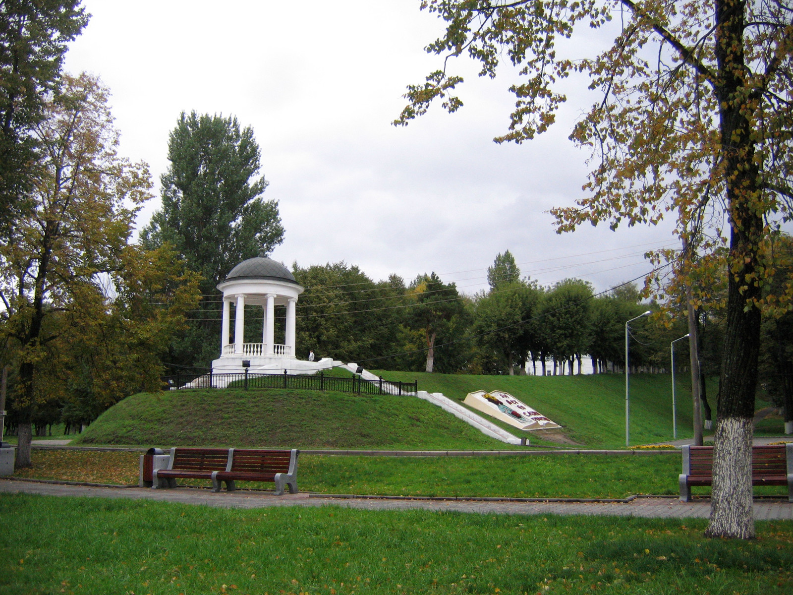 Беседка Островского у набережной в Костроме – фотографии России