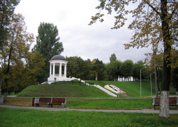 Беседка Островского у набережной в Костроме – фотографии России