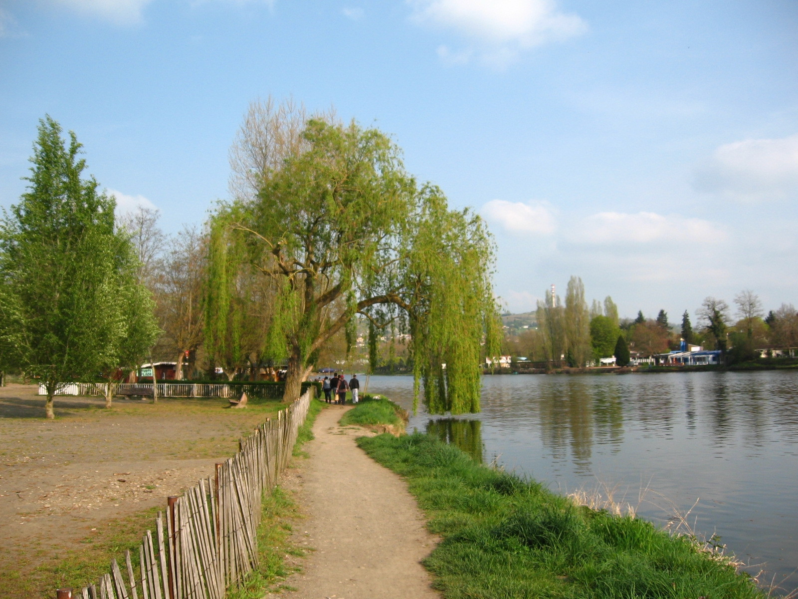 Озеро в Виши, Франция – фотографии Франции