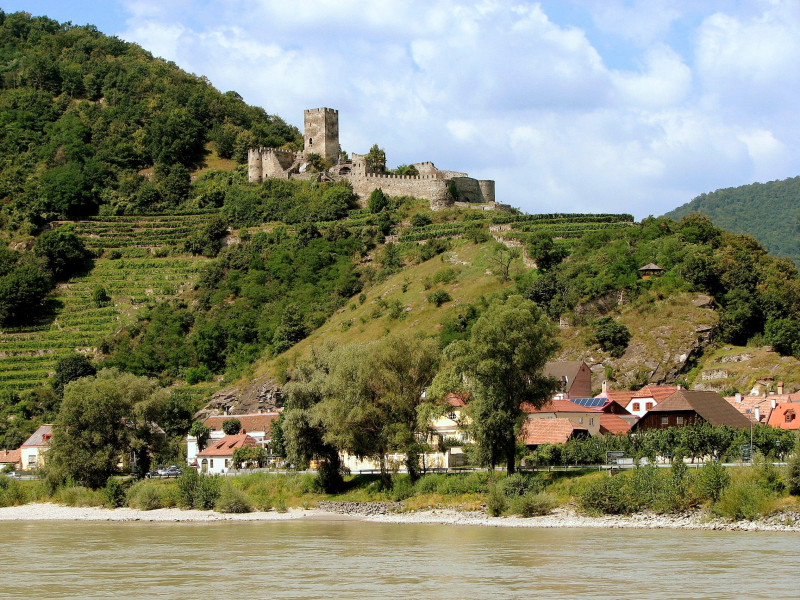 Руины замка Хинтерхаус возле городка Шпиц – фотографии Австрии