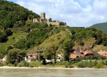 Руины замка Хинтерхаус возле городка Шпиц – фотографии Австрии