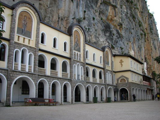 Подгорица: индивидуальный тур по Острогу, Ниагаре и Скадарскому озеру GetYourGui