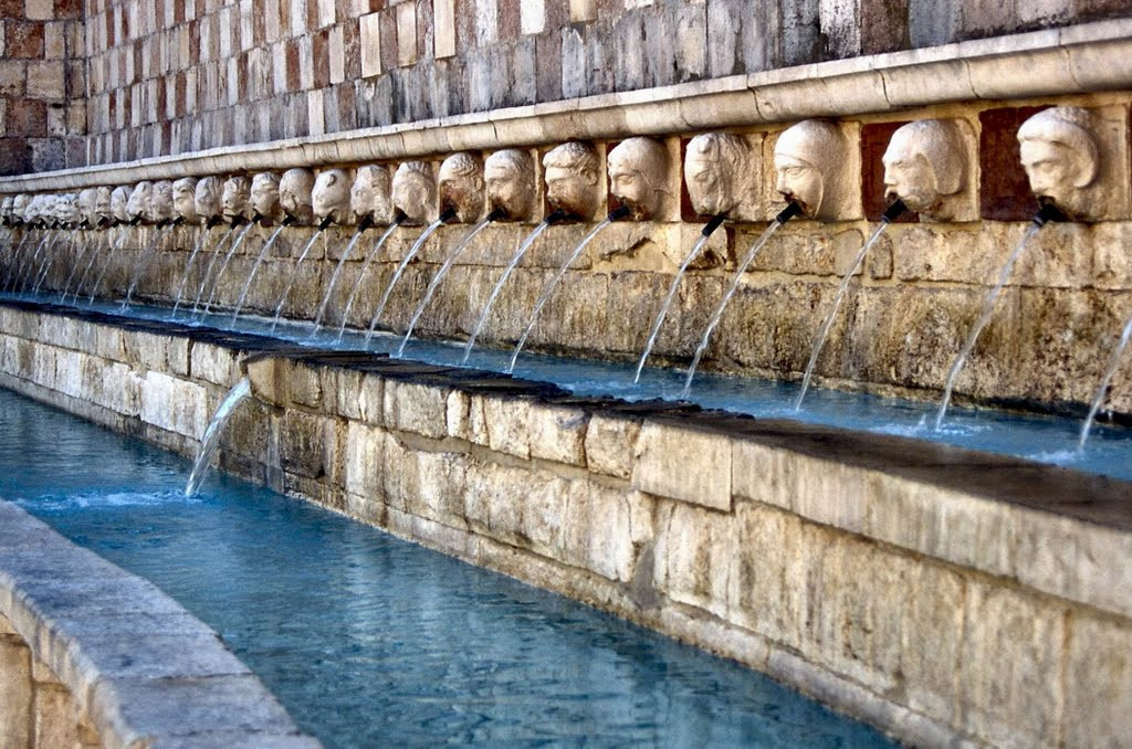 Фонтан 99 струй, Л’Aквила, Италия. Фото 2 – фотографии Италии