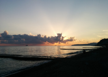 На пляже в районе п. Дедеркой. Фото 1 – фотографии России