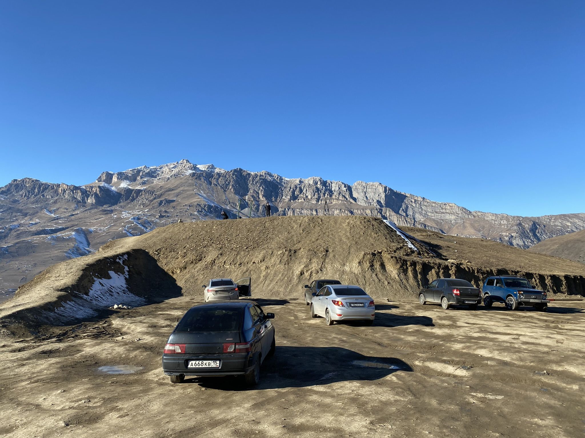 Парковка у Качелей над горной пропастью – фотографии России