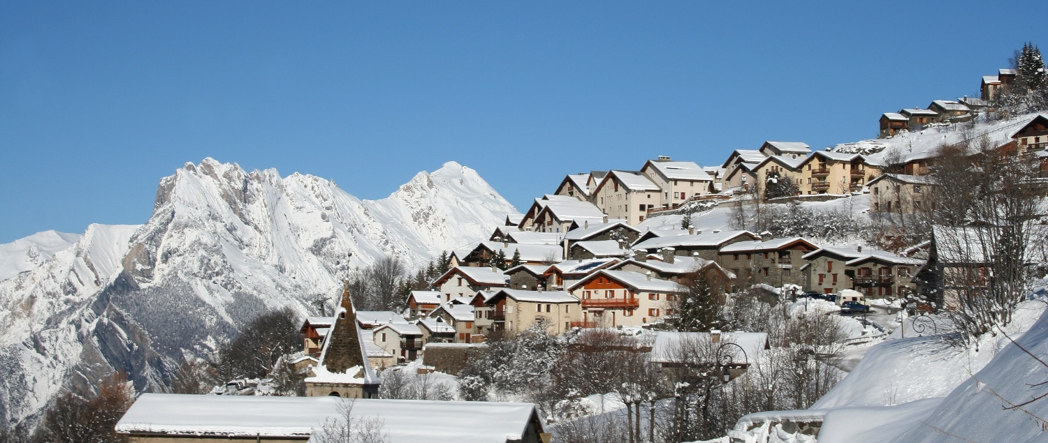 Деревня в Вальменьер-Валуар, Франция – фотографии Франции
