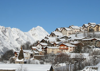 Деревня в Вальменьер-Валуар, Франция – фотографии Франции