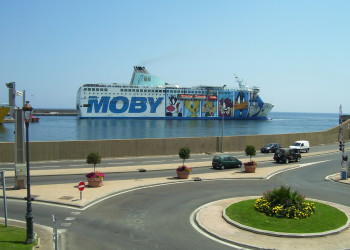 Корабль в Бастии, Франция. Фото 1 – фотографии Франции