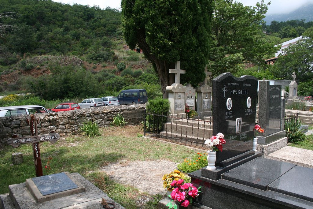 Кладбище в Бар, Черногория – фотографии Черногории