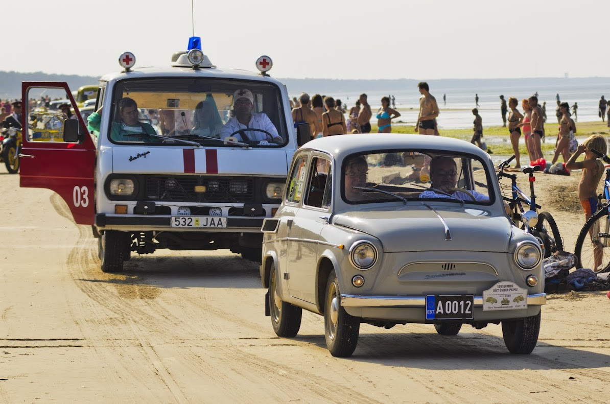 Ретро машины на пляже Юрмалы – фотографии Латвии