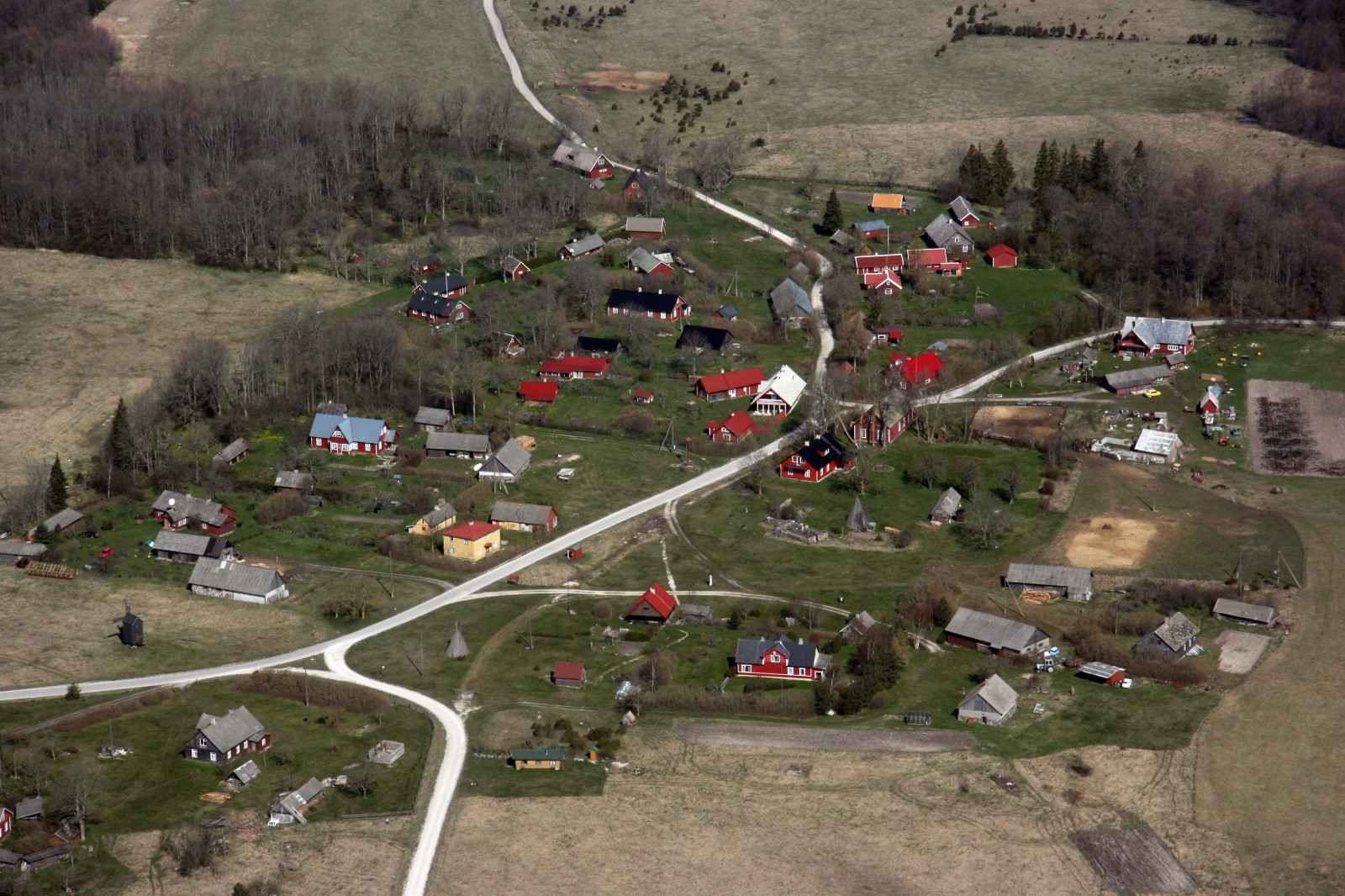 Административный центр острова – посёлок Хуло – фотографии Эстонии