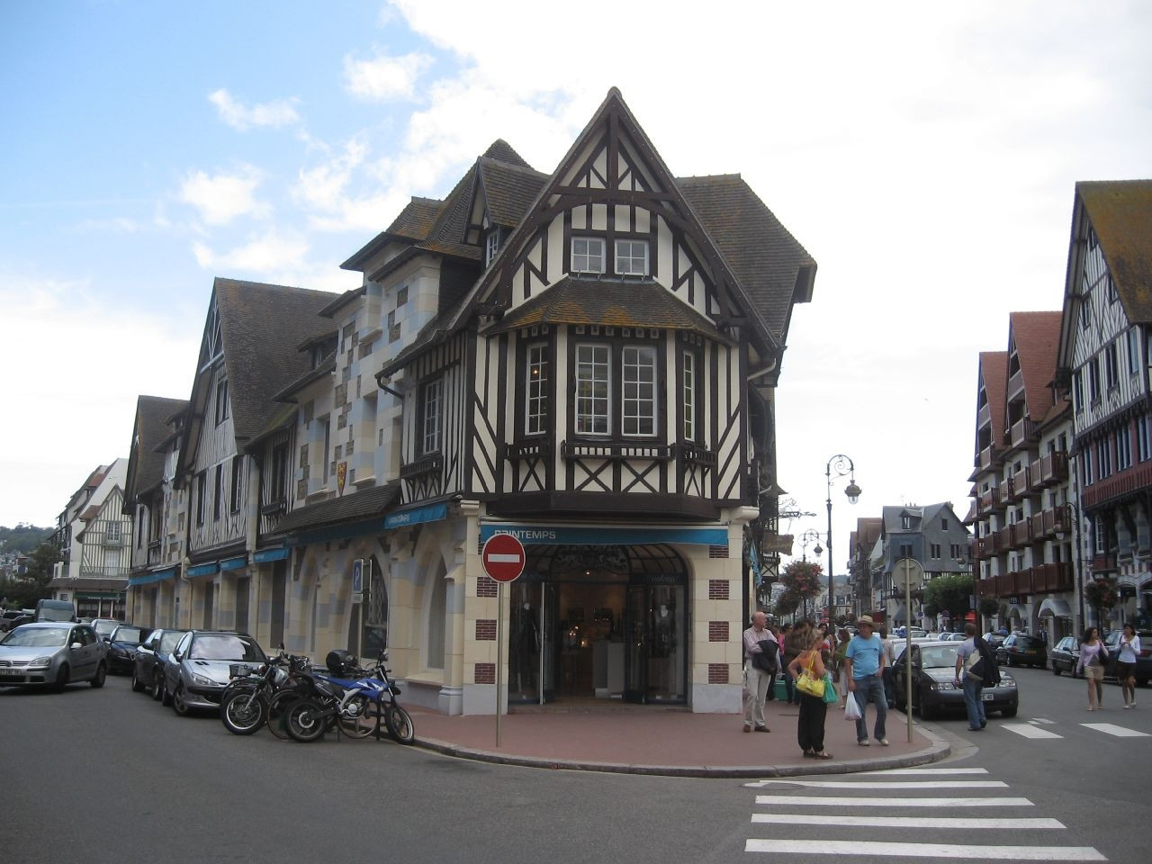 Улица в Довиле, Франция. Фото 1 – фотографии Франции