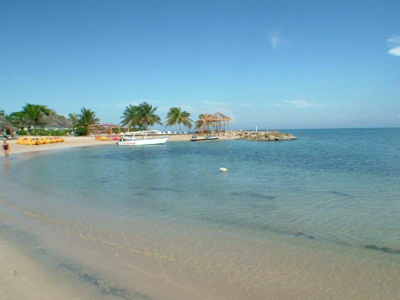 Пляж в Ранэвэй Бэй, Ямайка. Фото 1 – фотографии Ямайки