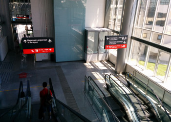 Станция "Аэропорт Сочи", переход в здание аэропорта – фотографии России