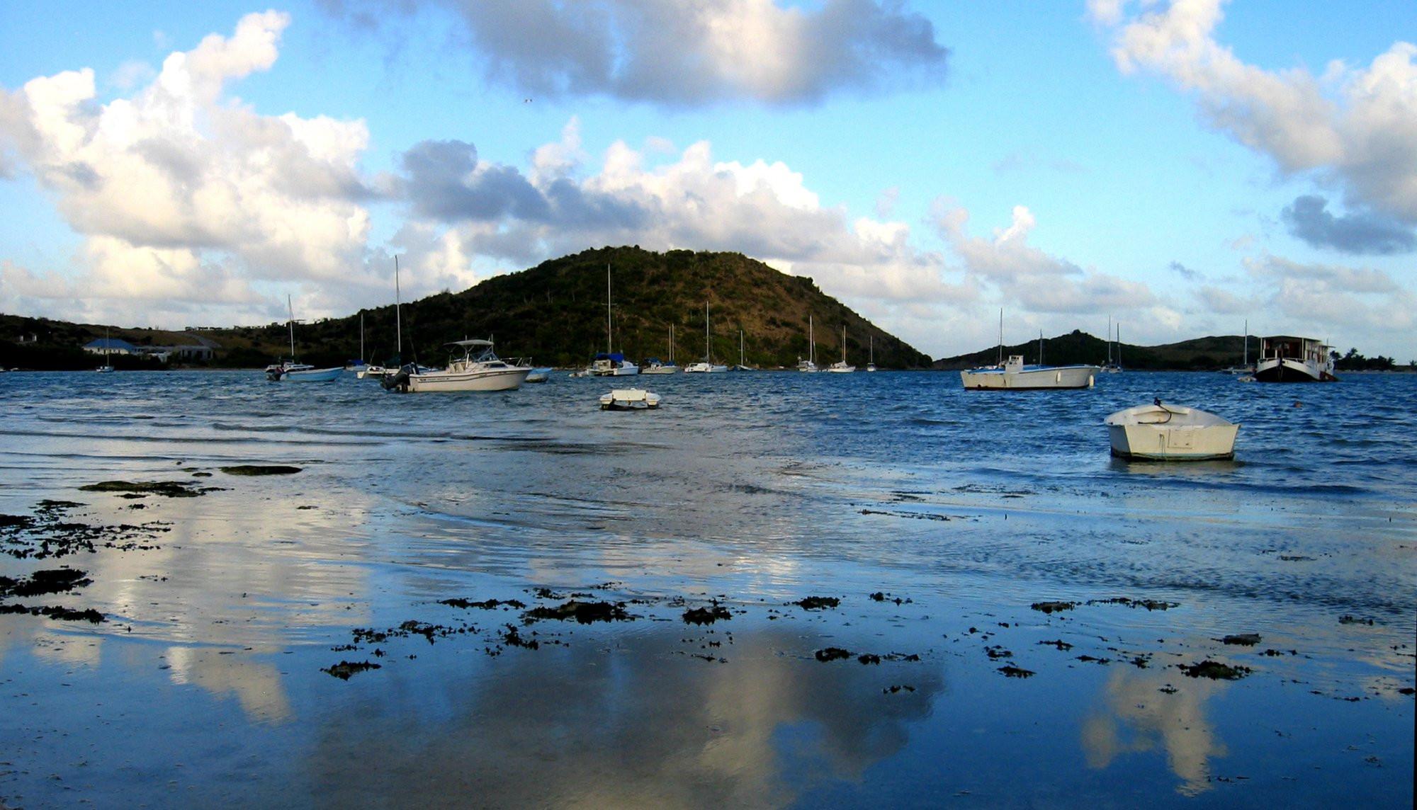 Яхты и катера в Сен-Мартене – фотографии Сен-Мартена