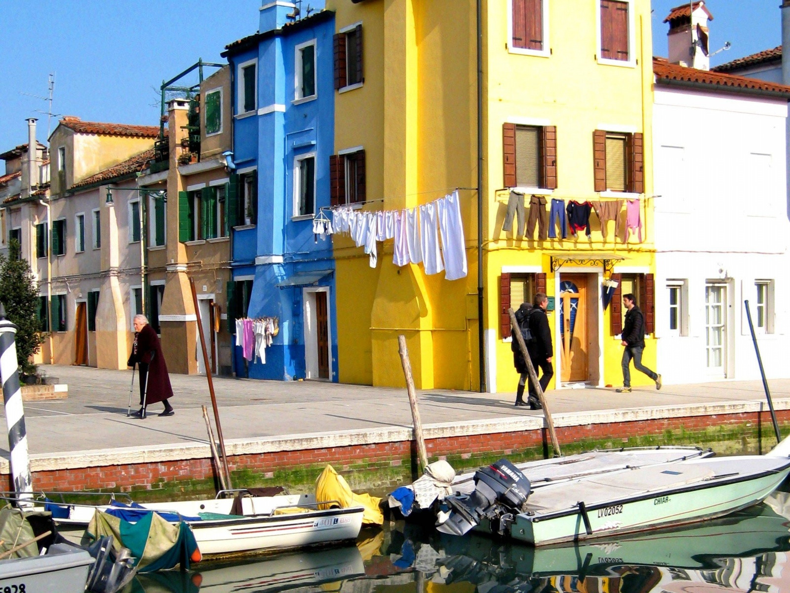Улицы в Бурано, Венеция – фотографии Италии