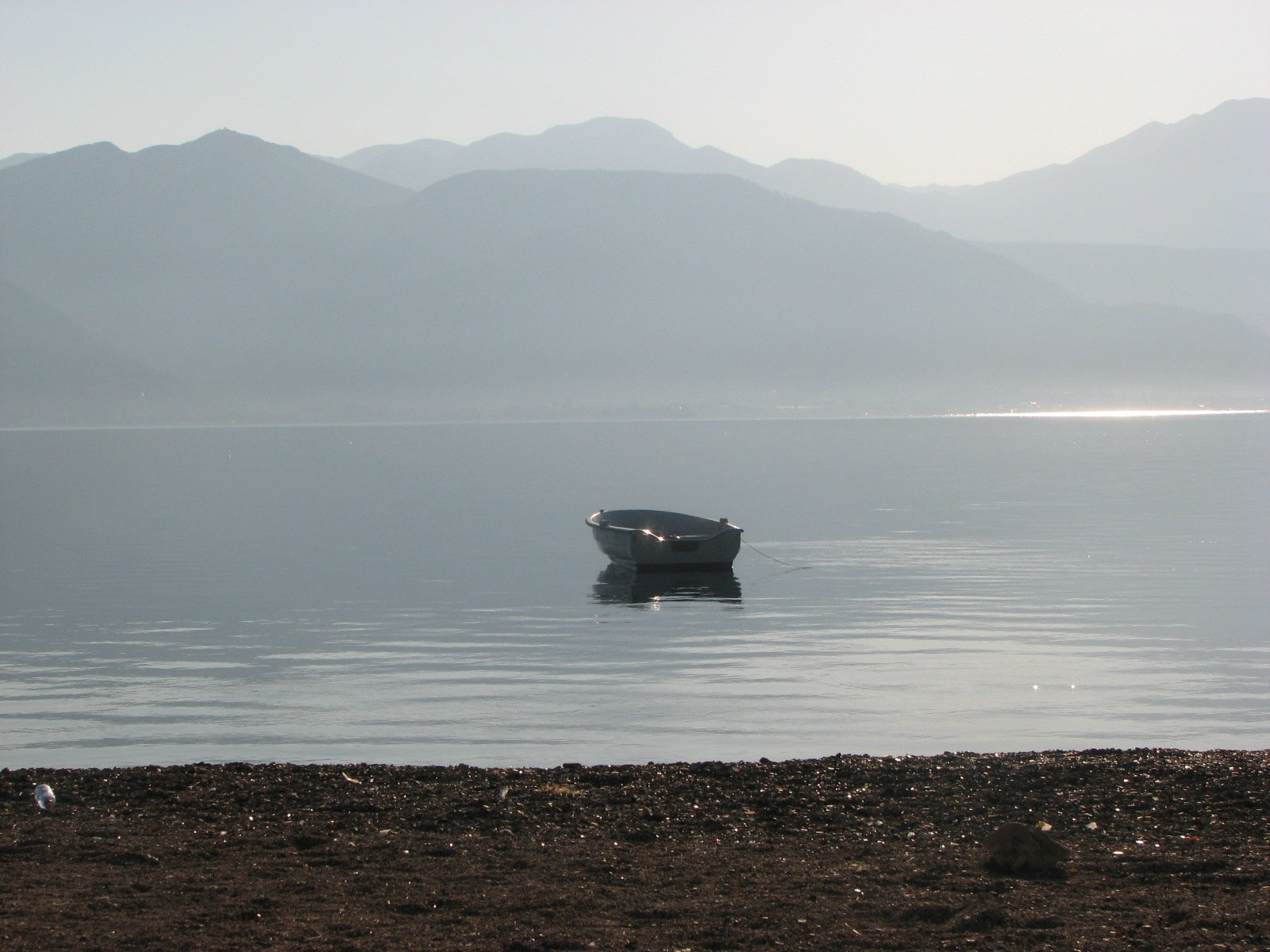Пляж в Которском заливе, Черногория – фотографии Черногории