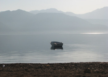 Пляж в Которском заливе, Черногория – фотографии Черногории